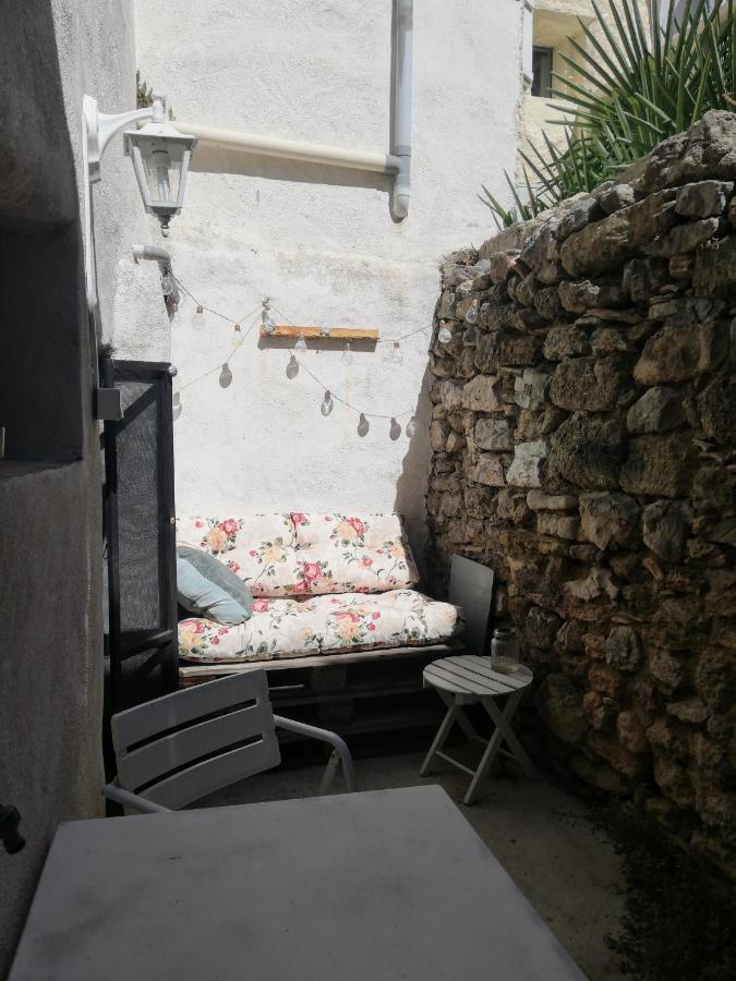 Charmant Appartement En Centre-Ville Medieval Gigean Ngoại thất bức ảnh