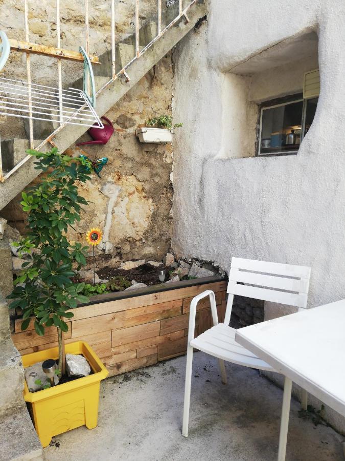 Charmant Appartement En Centre-Ville Medieval Gigean Ngoại thất bức ảnh